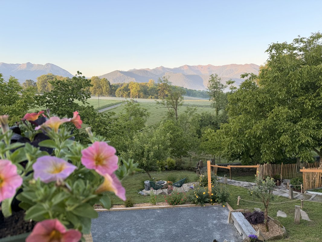 Le dôme avec spa privatif et vue sur les Pyrénées à Asson (24)