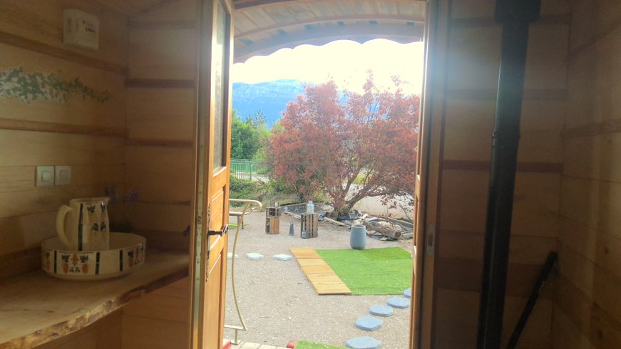 Hébergement AbracadaRoom : Roulotte face au Vercors - Image 3