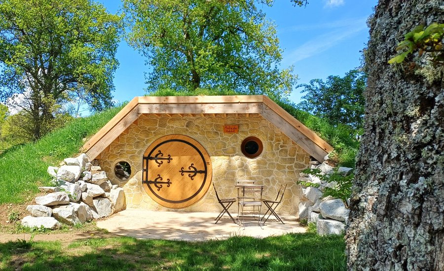 Hébergement AbracadaRoom : Antre du Hobbit au bord d'un lac - Image 1