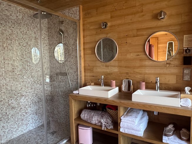Hébergement AbracadaRoom : Suite «Trianon » & Spa & Sauna - Image 5