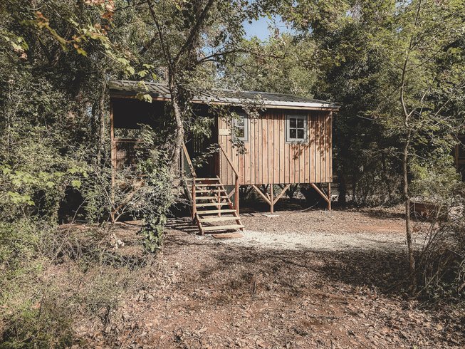 Hébergement AbracadaRoom : Cabane Auròra - Lodge sur pilotis au cœur de la nature, calme & bien-être, réservé aux adultes • linge & ménage inclus • climatisation réversible • kitchenette équipée - Image 24