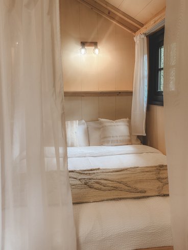 Hébergement AbracadaRoom : Cabane Luna - Lodge cocon au cœur de la nature, calme & bien-être, réservé aux adultes • linge & ménage inclus • climatisation réversible • cuisine équipée - Image 4