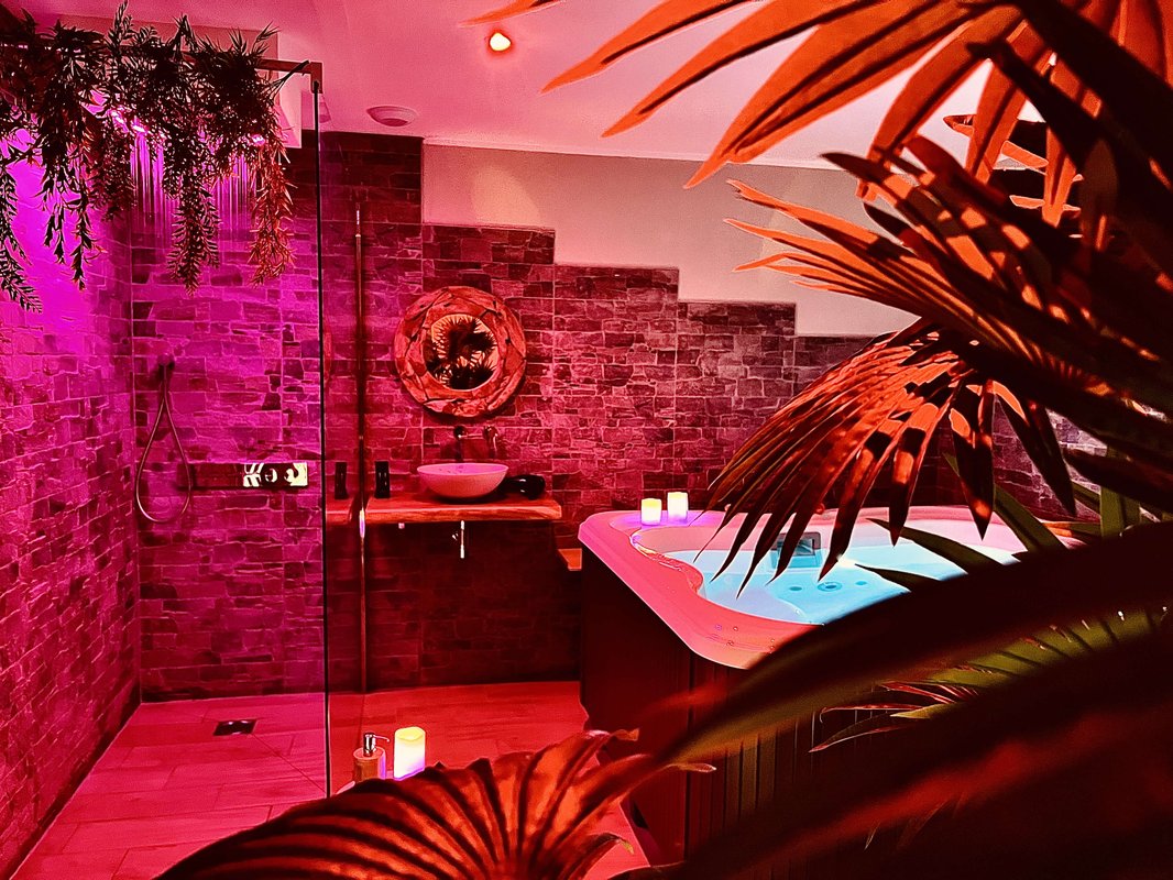Suite Romantique lost paradise  avec spa, sauna et douche bien être à Zuydcoote (6)