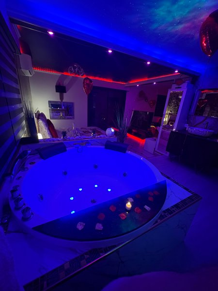 Hébergement AbracadaRoom : L’Aurore love room & Spa - Image 4