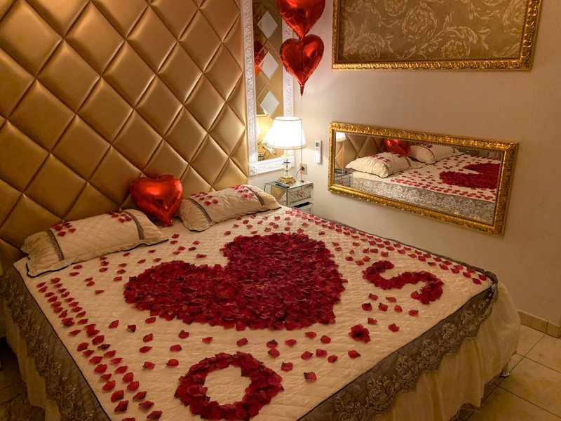 Hébergement AbracadaRoom : Love Room Spa - Le Petit Versailles - Image 11