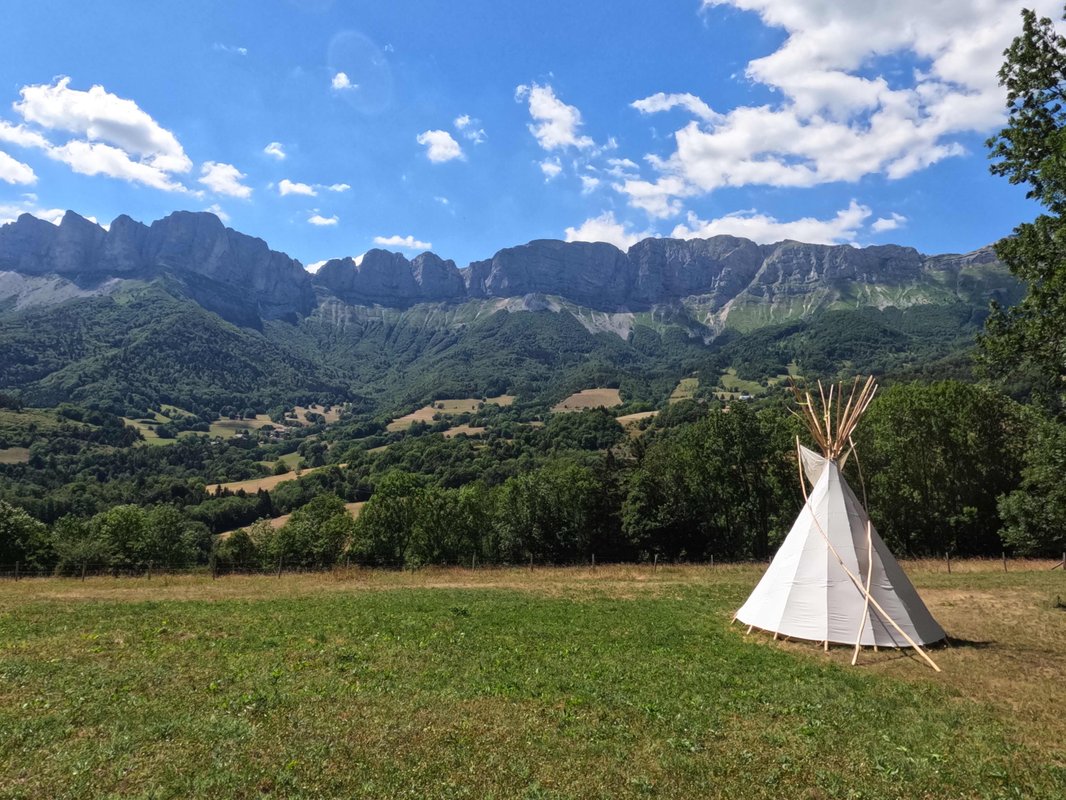 Tipi au Woody Ranch, vue sur le Vercors à Château Bernard (1)