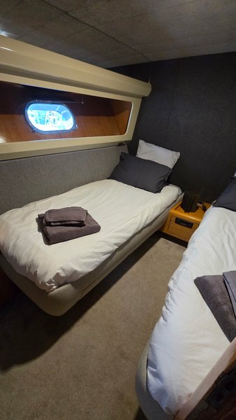 Hébergement AbracadaRoom : Dormez sur un yacht de 22 mètres aux Sables d'Olonne ! - Image 14