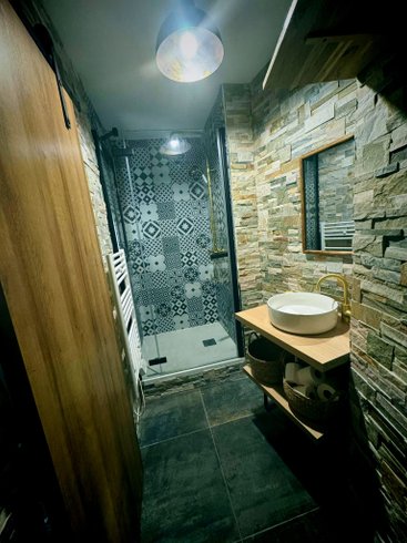 Hébergement AbracadaRoom : Évasion Scandinave Romantique : Spa XXL & Cinéma - Image 16