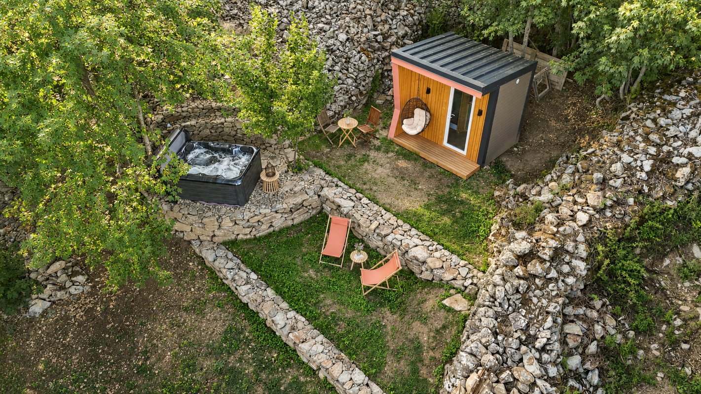 Cabane Là-Haut & SPA à Borée (1)