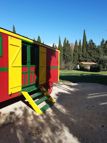 Hébergement AbracadaRoom : Roulotte Marius & Piscine en Provence - Image 2