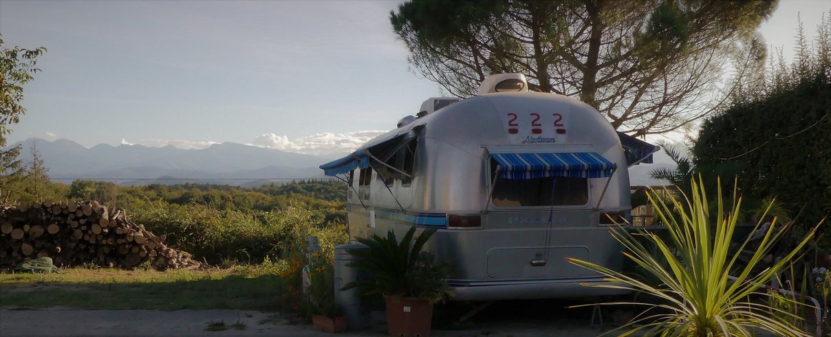Domaine AbracadaRoom : BelRepayre Airstream Glamping - Image 2