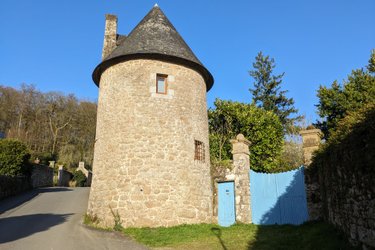 La tour médiévale du Chateau de la Carrée à Saint-Germain-En-Coglès (2)