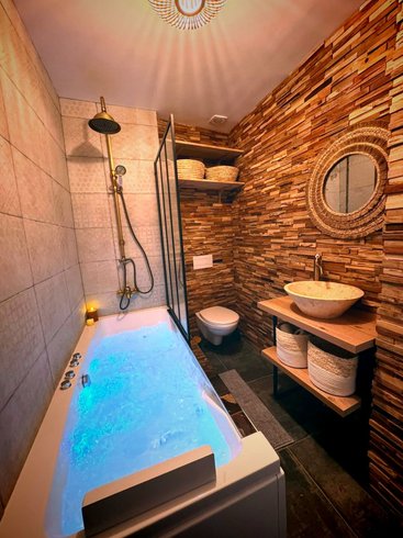 Hébergement AbracadaRoom : Évasion Sauvage et Luxe : Une Suite d’Exception À 10 minutes du centre ville d'AMIENS - Image 4