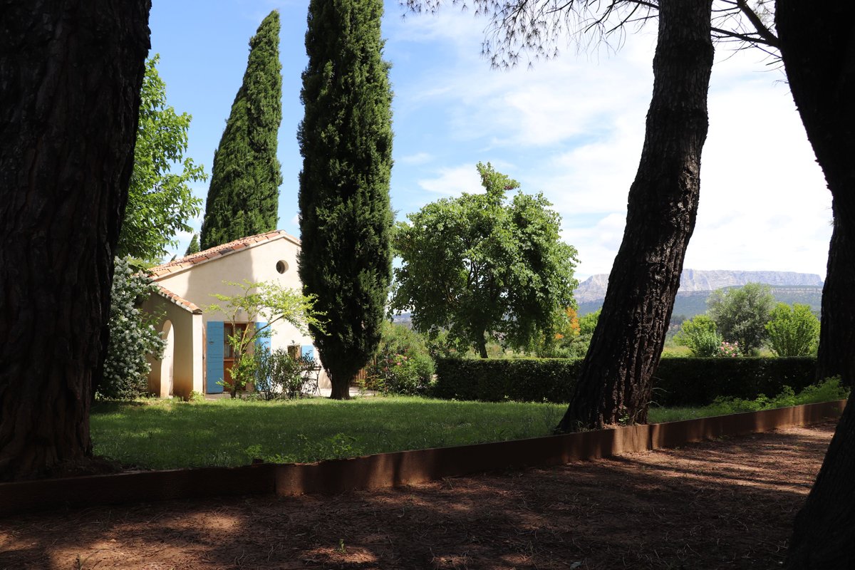 Joli cabanon avec vue sur Sainte Victoire à Fuveau (13)
