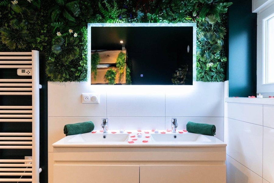 Hébergement AbracadaRoom : L'Oasis Tropicale - Love Room, Jacuzzi - Image 5