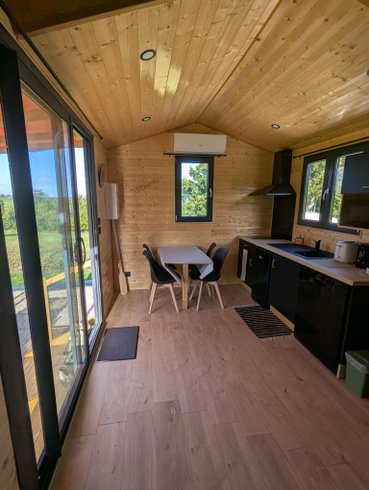 Hébergement AbracadaRoom : Tiny house du bois prié & Spa - Image 3