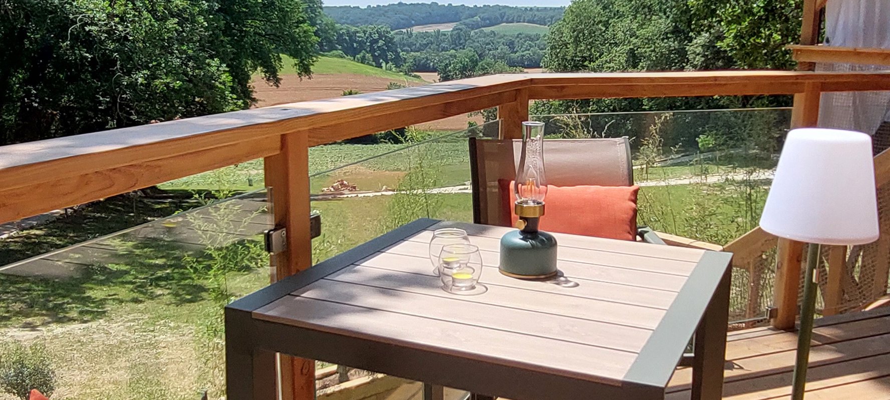Cabane perchée BLOOMA & Spa à Sarrant (16)