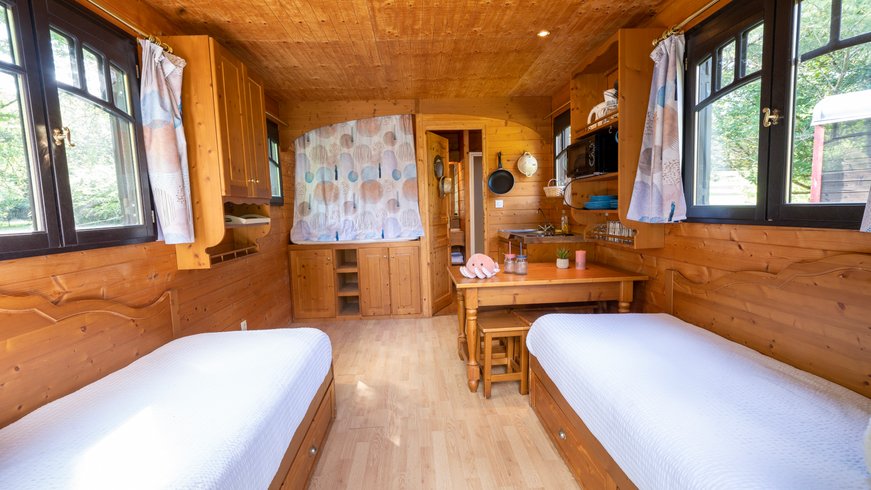 Hébergement AbracadaRoom : Roulotte Gîte familiale - Image 11