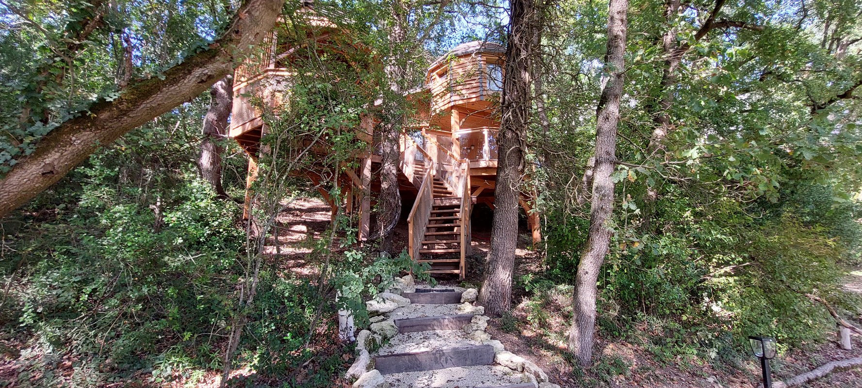 Cabane perchée ASTERIA & Spa à Sarrant (1)