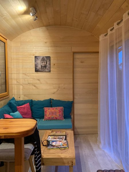 Hébergement AbracadaRoom : La roulotte de Naturospirit - Image 3