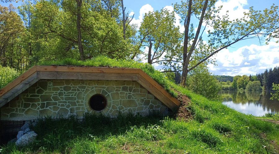Hébergement AbracadaRoom : Antre du Hobbit au bord d'un lac - Image 9