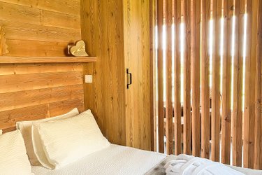 Cabane Mélèze & Spa à Rothonay (3)