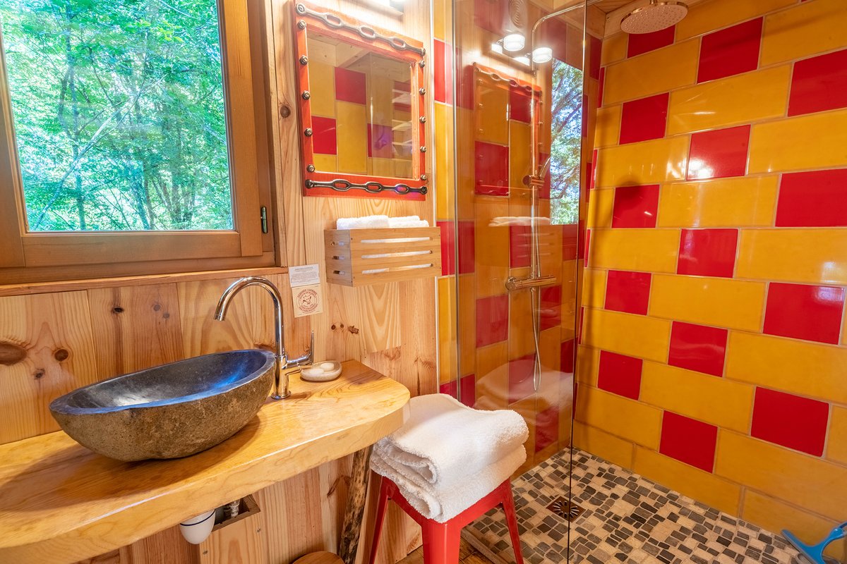 Cabane avec Spa "Cartoon" à Lamothe-Fénelon (12)