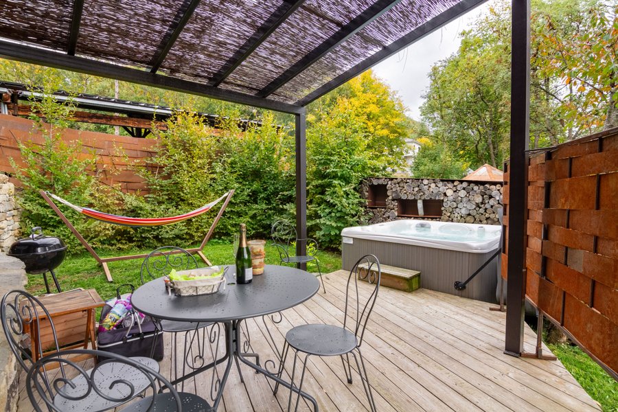 Hébergement AbracadaRoom : La Bulle de Pierre avec Spa privatif - Ecolodge au milieu des volcans - Image 12