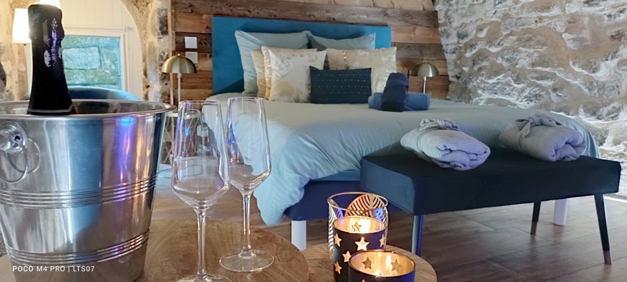 Hébergement AbracadaRoom : Love room dans une cave voutée avec baignoire balnéo - Image 4