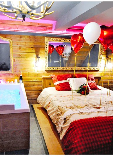 Chalet Romantique, SPA XXL, CINÉMA PRIVÉ, 5 min du centre à Bourgoin Jallieu