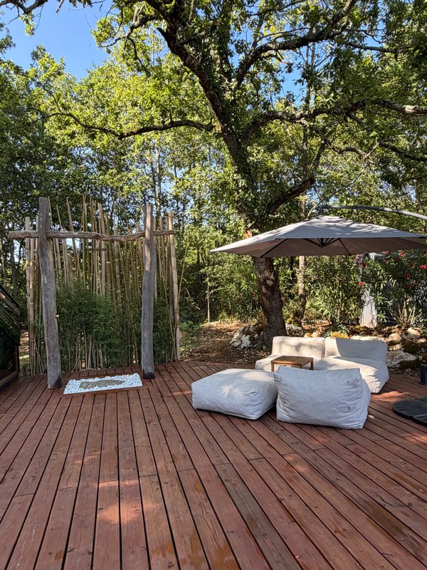 Terrasse de 120 m² et piscine chauffée privative du zôme, de nuit, Lot