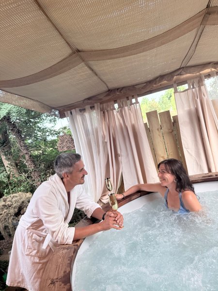 Hébergement AbracadaRoom : La roulotte dorée & bain nordique privatif - Image 7