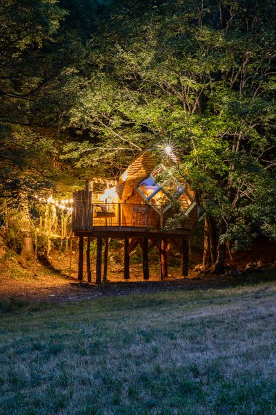 Hébergement AbracadaRoom : La Pomme de Pin Perchée, cabane romantique pour 2 - Image 1
