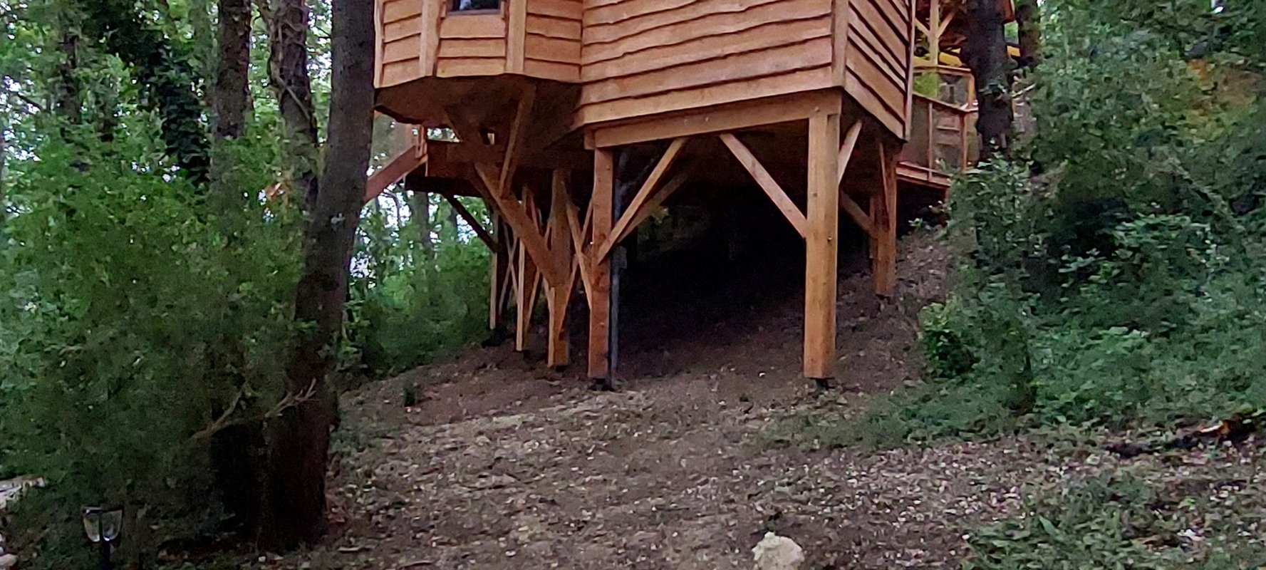 Cabane perchée GAIA & Spa à Sarrant (12)