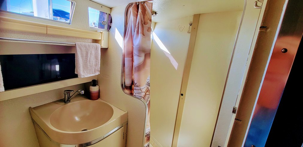 Hébergement AbracadaRoom : BATEAU de STANDING tout confort - Image 9