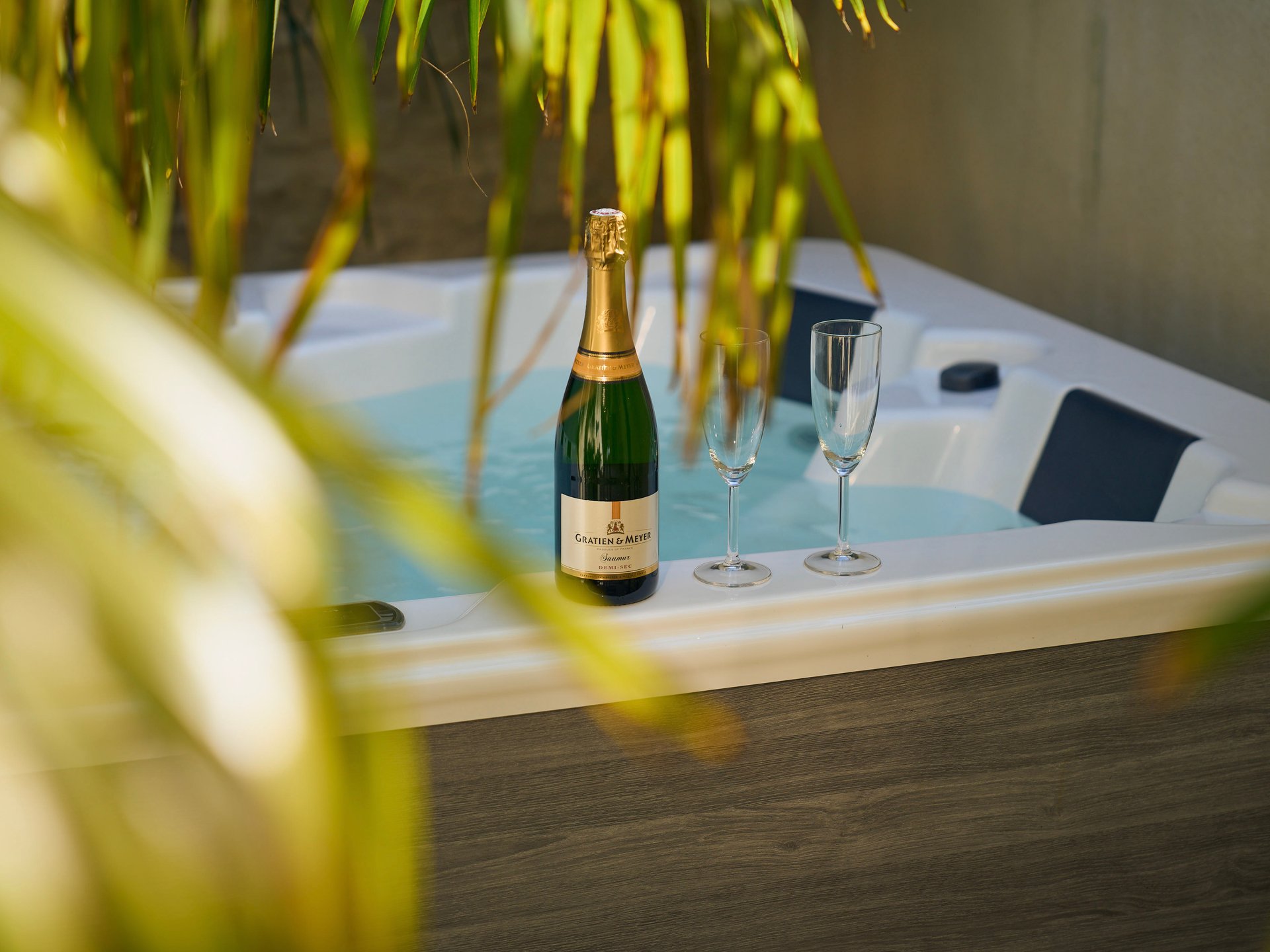 Loveroom Jacuzzi Privé • clim• centre Cognac