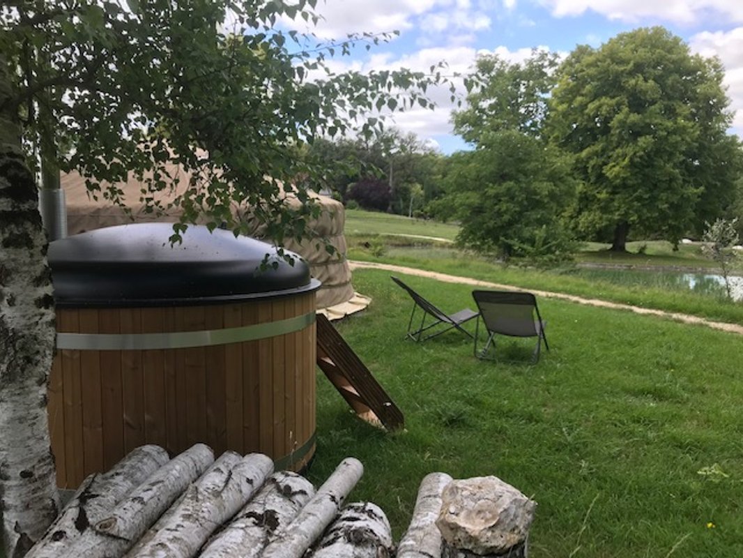 Yourte traditionnelle & Spa à Descartes (3)