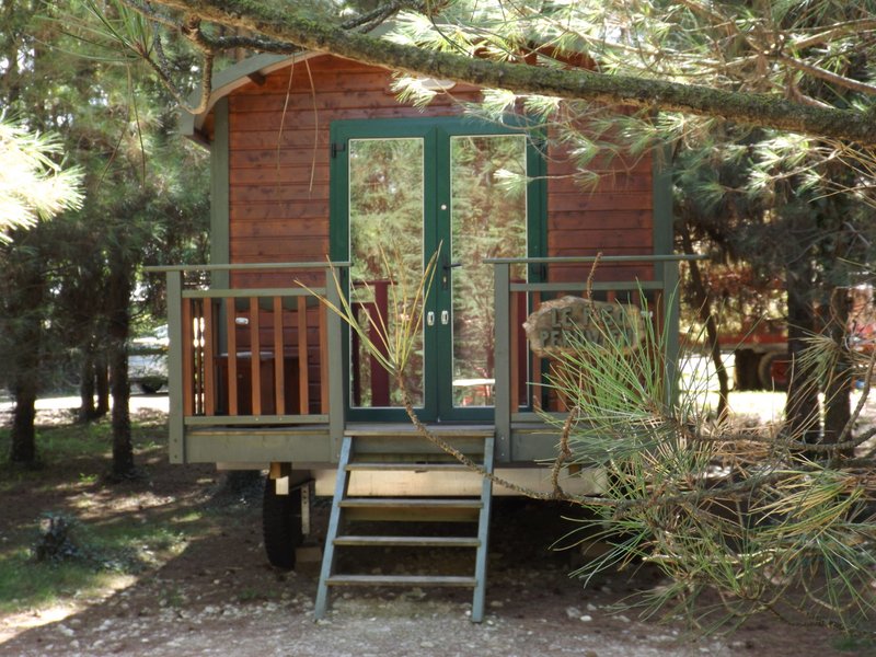 Hébergement AbracadaRoom : Roulotte n°4 - 4 personnes - Image 4