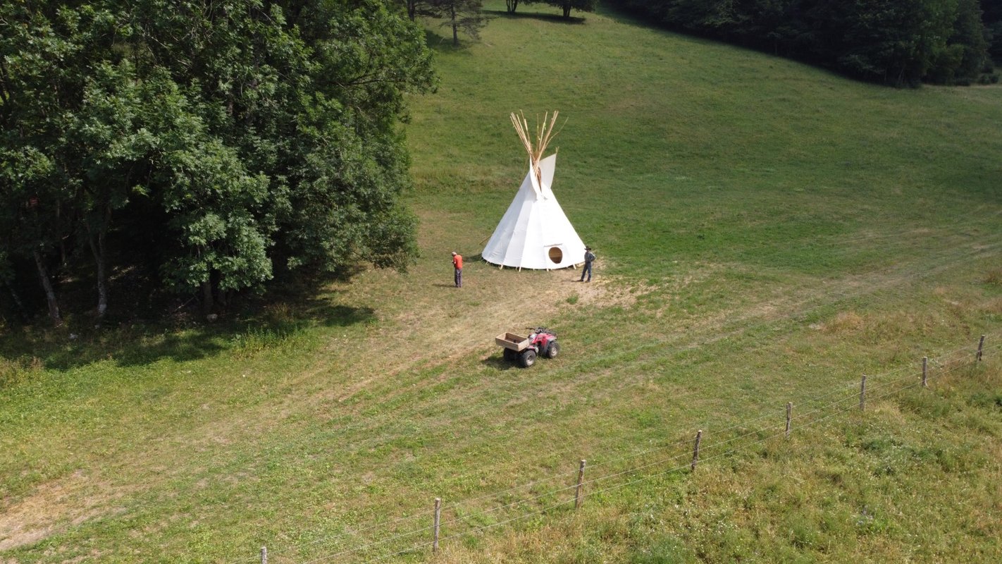 Tipi au Woody Ranch, vue sur le Vercors à Château Bernard (5)