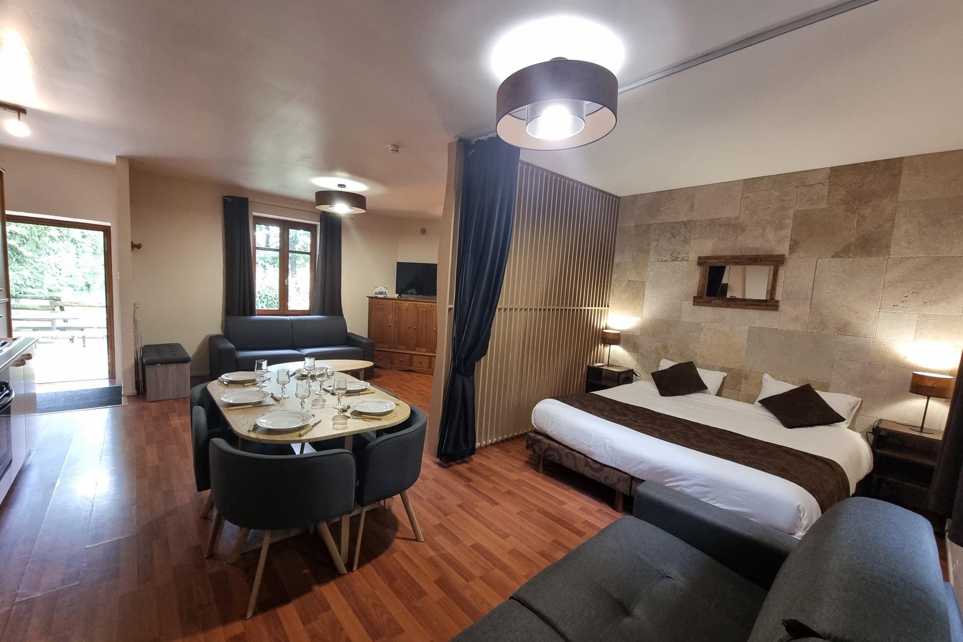 Hébergement UnicStay : Gîte avec jacuzzi à Arbigny