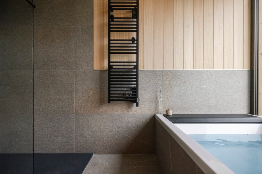 Hébergement AbracadaRoom : Unik Lodges Annecy - le Zénith - Nuit insolite avec vue sommets, baignoire double et sauna privé - Image 12