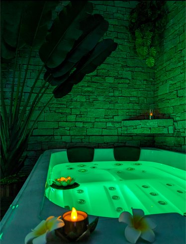 Hébergement AbracadaRoom : Nuit insolite avec Spa, sauna et jardin privatifs immersion en AMAZONIE - Image 3