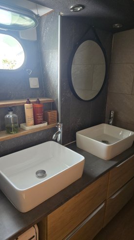 Hébergement AbracadaRoom : Dormez sur un yacht de 22 mètres aux Sables d'Olonne ! - Image 10