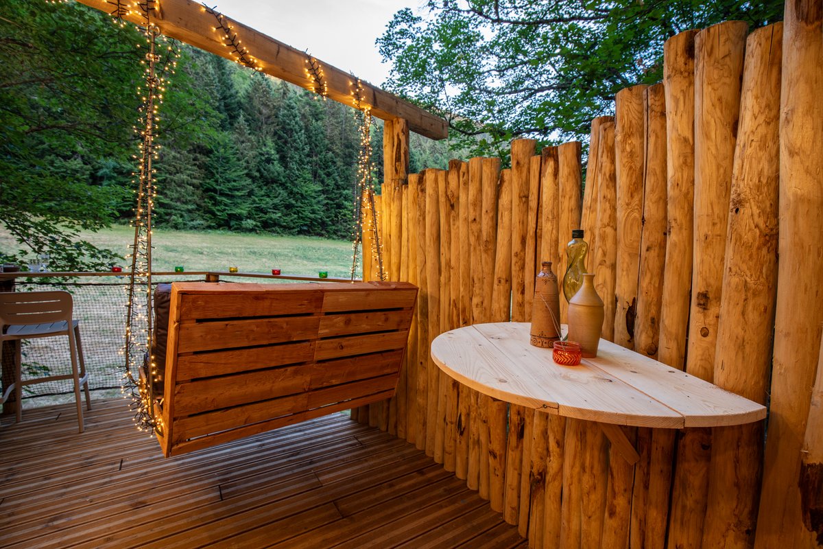 La Pomme de Pin Perchée, cabane romantique pour 2 à Autrans (27)