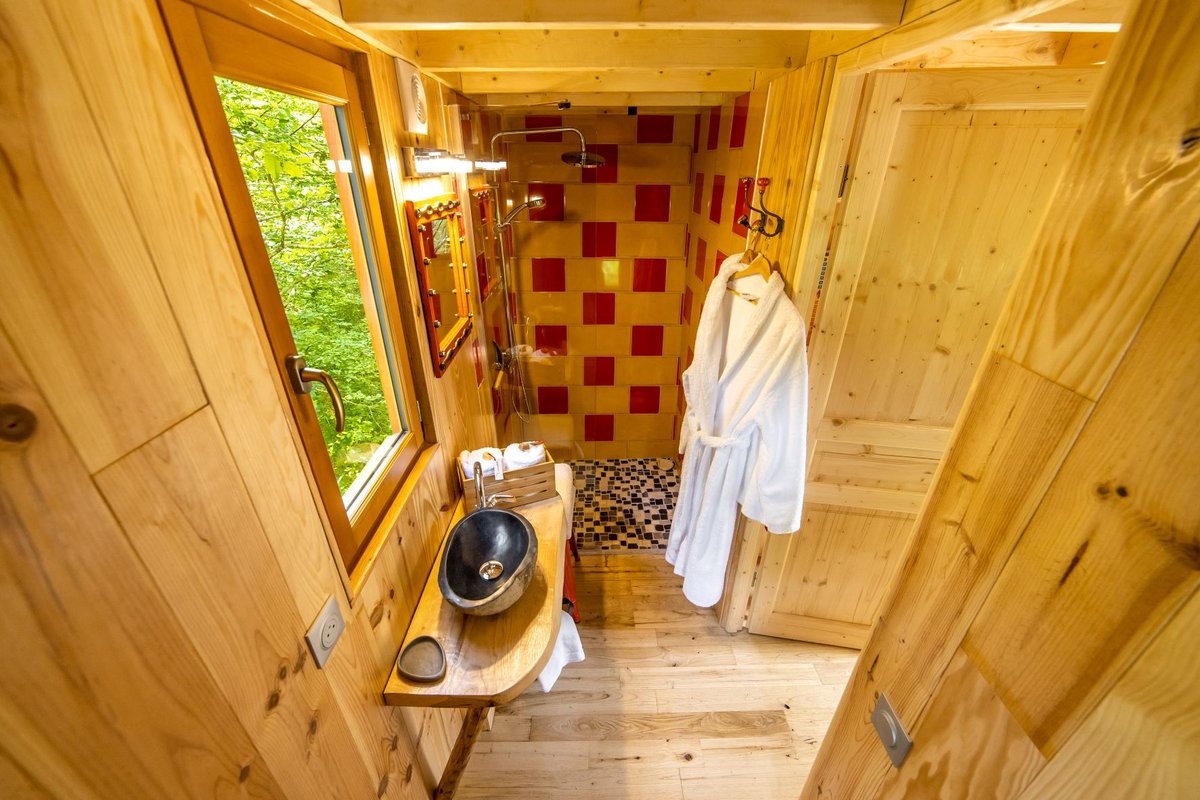 Cabane avec Spa "Cartoon" à Lamothe-Fénelon (13)