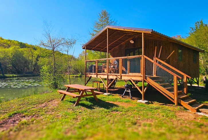 Hébergement AbracadaRoom : Lodge sur pilotis, étang privé, nature et biodiversité à Sarlat - Image 1