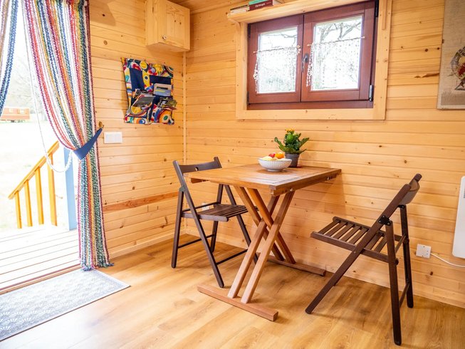 Hébergement AbracadaRoom : Roulotte Les Hirondelles — Musique et Nature - Image 11