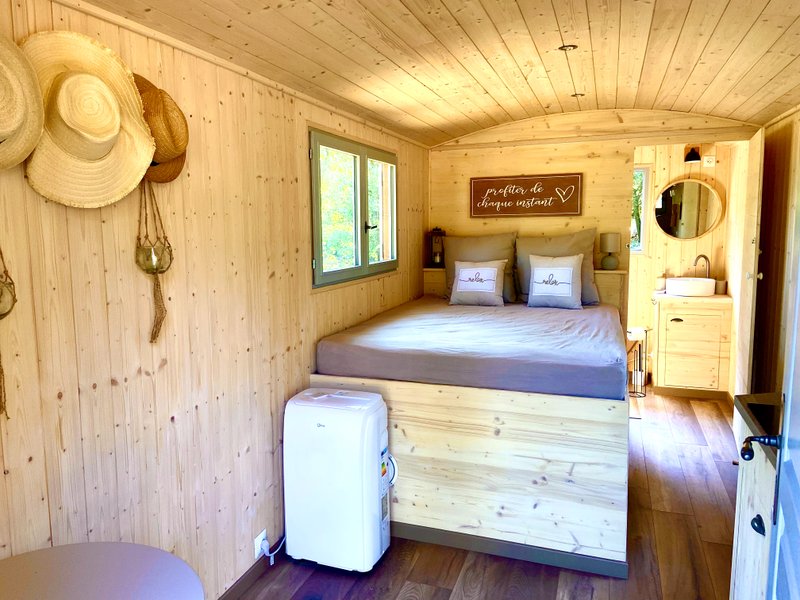 Hébergement AbracadaRoom : La Bignone, Roulotte & Spa partagé - Image 6
