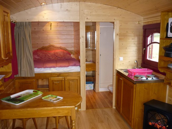 Hébergement AbracadaRoom : La Roulotte Jaune - Image 3