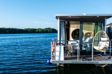 Suite flottante Panoramique Lit rond Balnéo Sauna à Saint-Martin-La-Garenne (4)